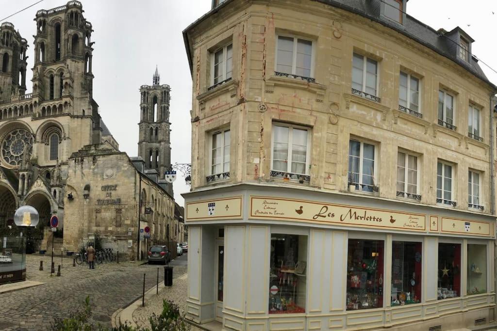 Suite De Charme Au Pied De La Cathedrale Laon Exterior foto