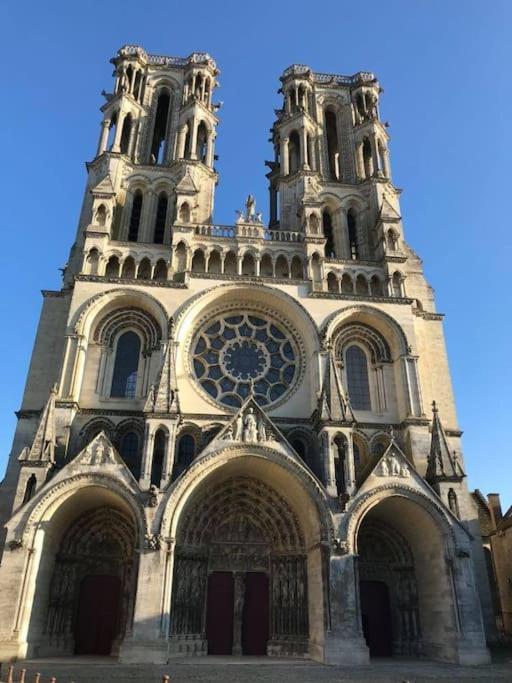 Suite De Charme Au Pied De La Cathedrale Laon Exterior foto